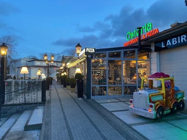 Gdzie zjeść w Międzyzdrojach? Odkryj najlepsze restauracje i smaki