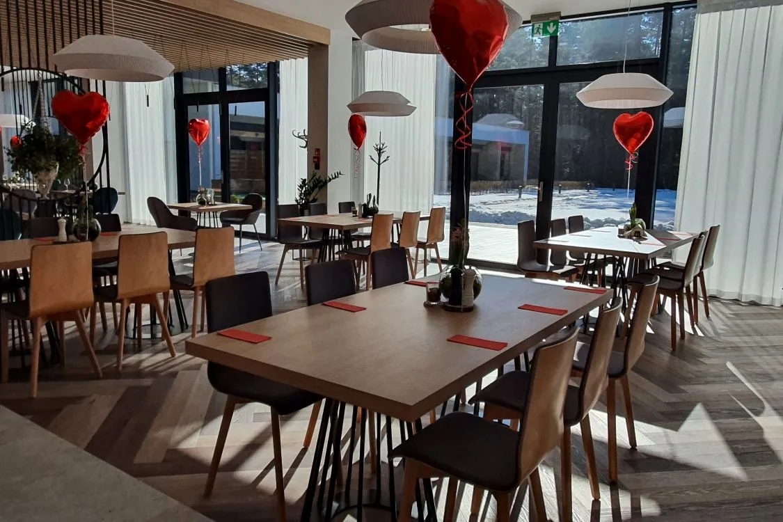 Gdzie zjeść w Suscu? Odkryj najlepsze restauracje i smaki Roztocza
