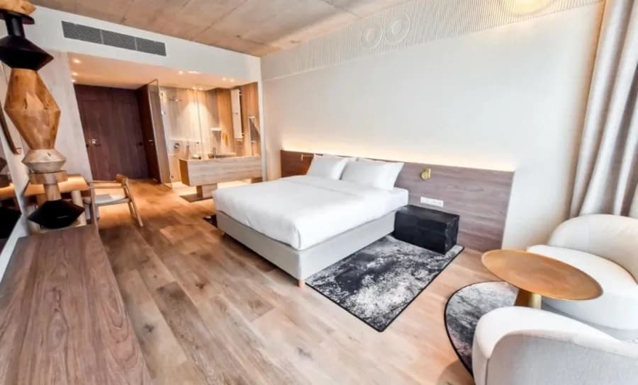 Czy osoba niepełnoletnia może wynająć pokój w hotelu? Ważne zasady!