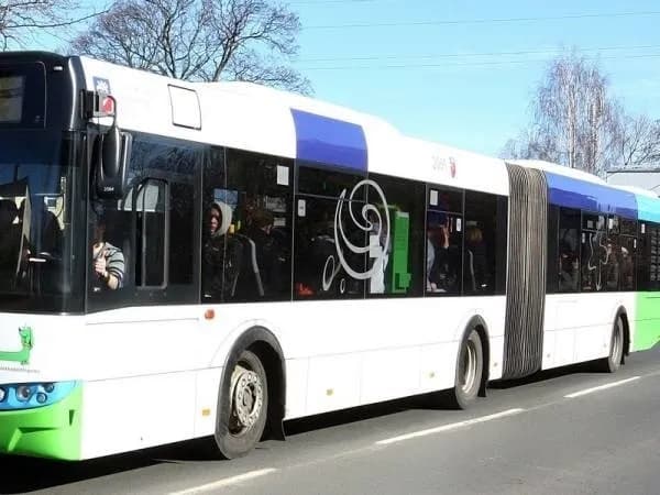 Kto może jeździć za darmo komunikacją miejską w Szczecinie? Poznaj szczegóły.