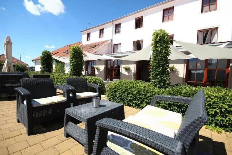 Nocleg tranzytowy co to znaczy i jak może ułatwić podróżowanie