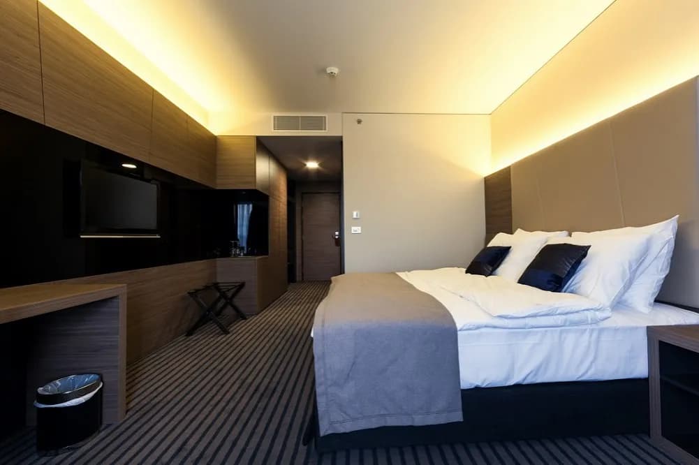 Czy w hotelu są ręczniki? Sprawdź, co możesz znaleźć w pokoju