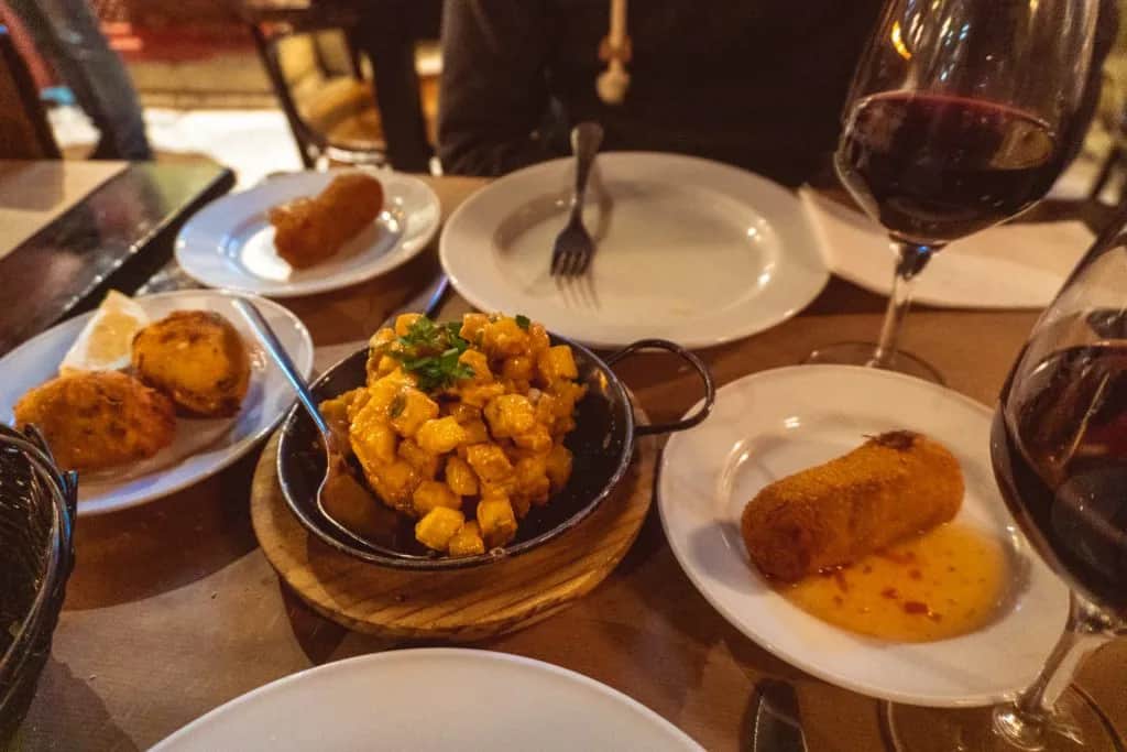 Gdzie zjeść w Lizbonie? Odkryj najlepsze restauracje i smaki