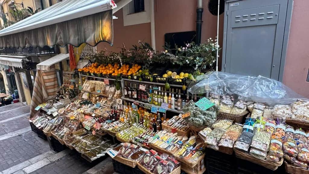 Gdzie zjeść w Taorminie - unikaj drogich turystycznych pułapek