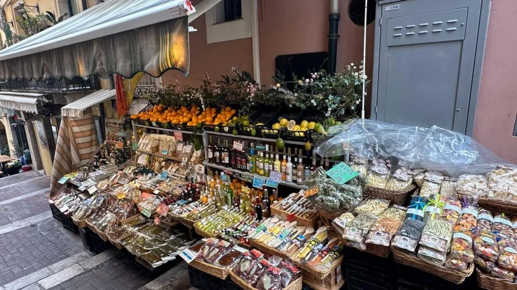 Gdzie zjeść w Taorminie - unikaj drogich turystycznych pułapek