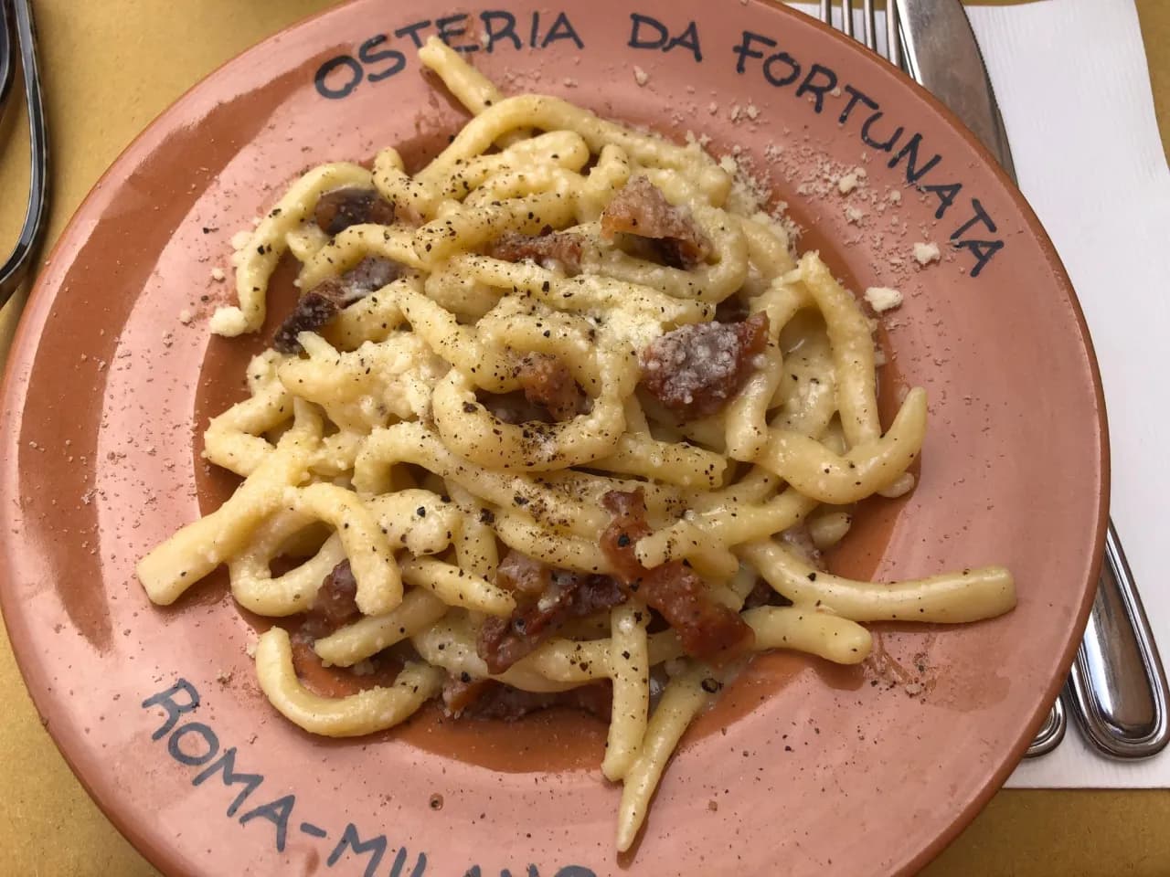 Gdzie zjeść w Rzymie: Tanie i smaczne miejsca, które pokochasz