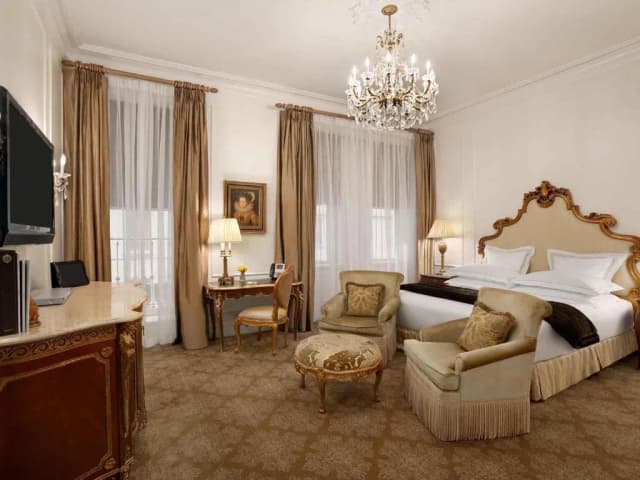 Ile kosztuje noc w hotelu Plaza? Ceny i zaskakujące różnice!