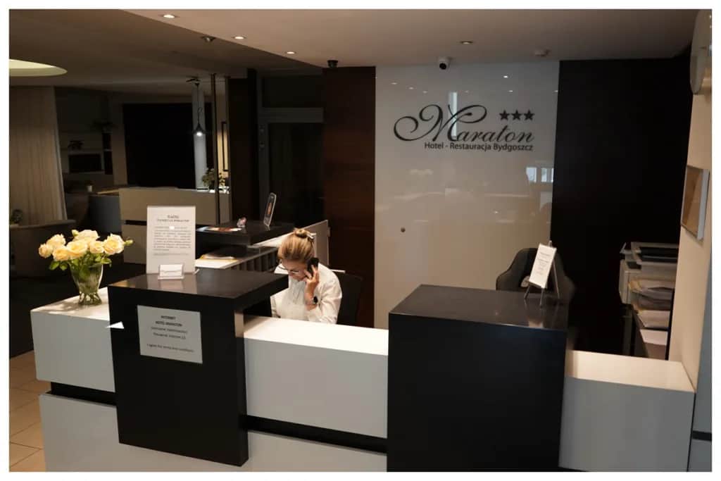 Jak zostawić pokój w hotelu bez stresu i z szacunkiem dla personelu