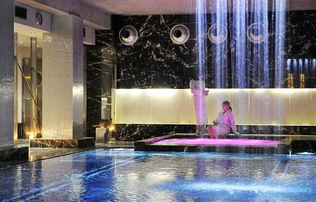 Ile kosztuje nocleg w hotelu? Zaskakujące ceny w Polsce!