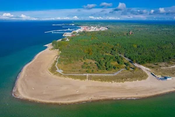 Najbliższe miejsca nad morzem z Szczecina – gdzie warto jechać?
