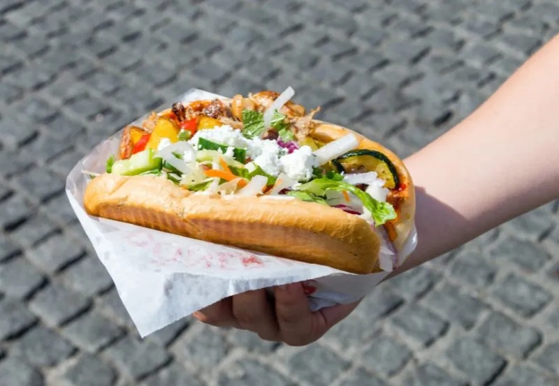 Gdzie zjeść w Berlinie? Odkryj ukryte skarby kulinarne miasta