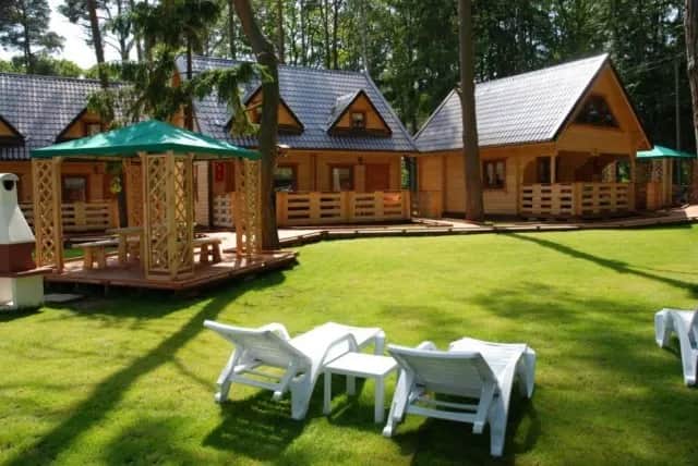 Ile za nocleg nad morzem? Ceny, które zaskoczą i pomogą zaoszczędzić