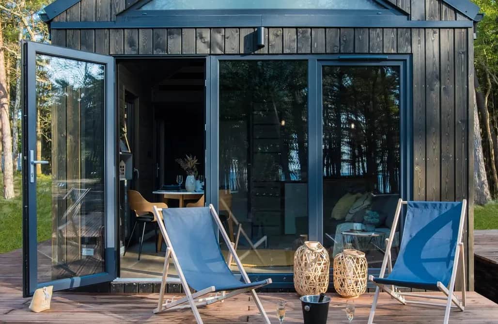 Jak znaleźć nocleg nad morzem i uniknąć wysokich cen?