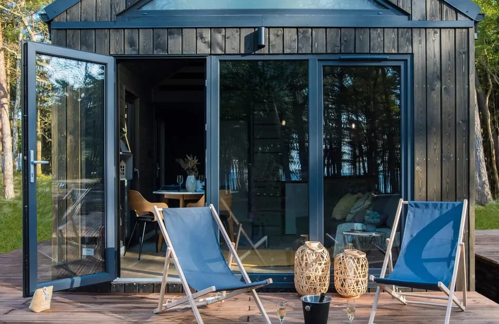 Jak znaleźć nocleg nad morzem i uniknąć wysokich cen?