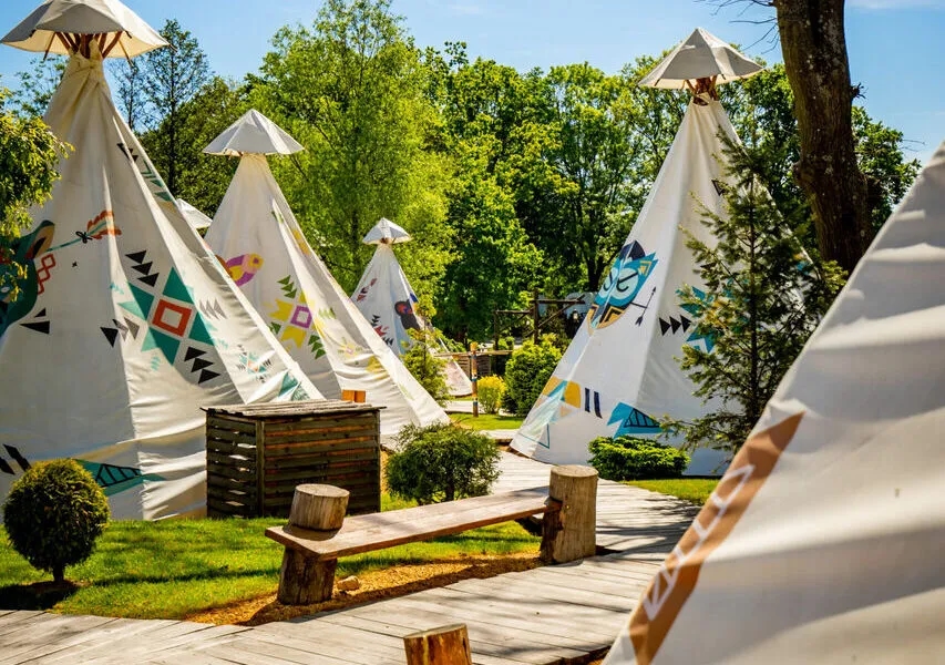 Ile kosztuje nocleg w Energylandii? Zaskakujące ceny i opcje zakwaterowania