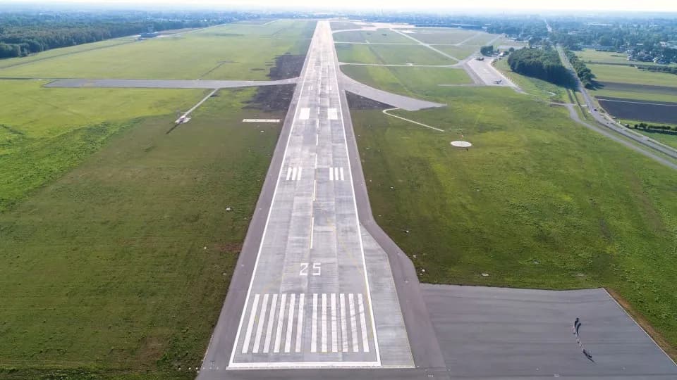 Czy lotnisko w Radomiu jest czynne? Sprawdź aktualny status i usługi